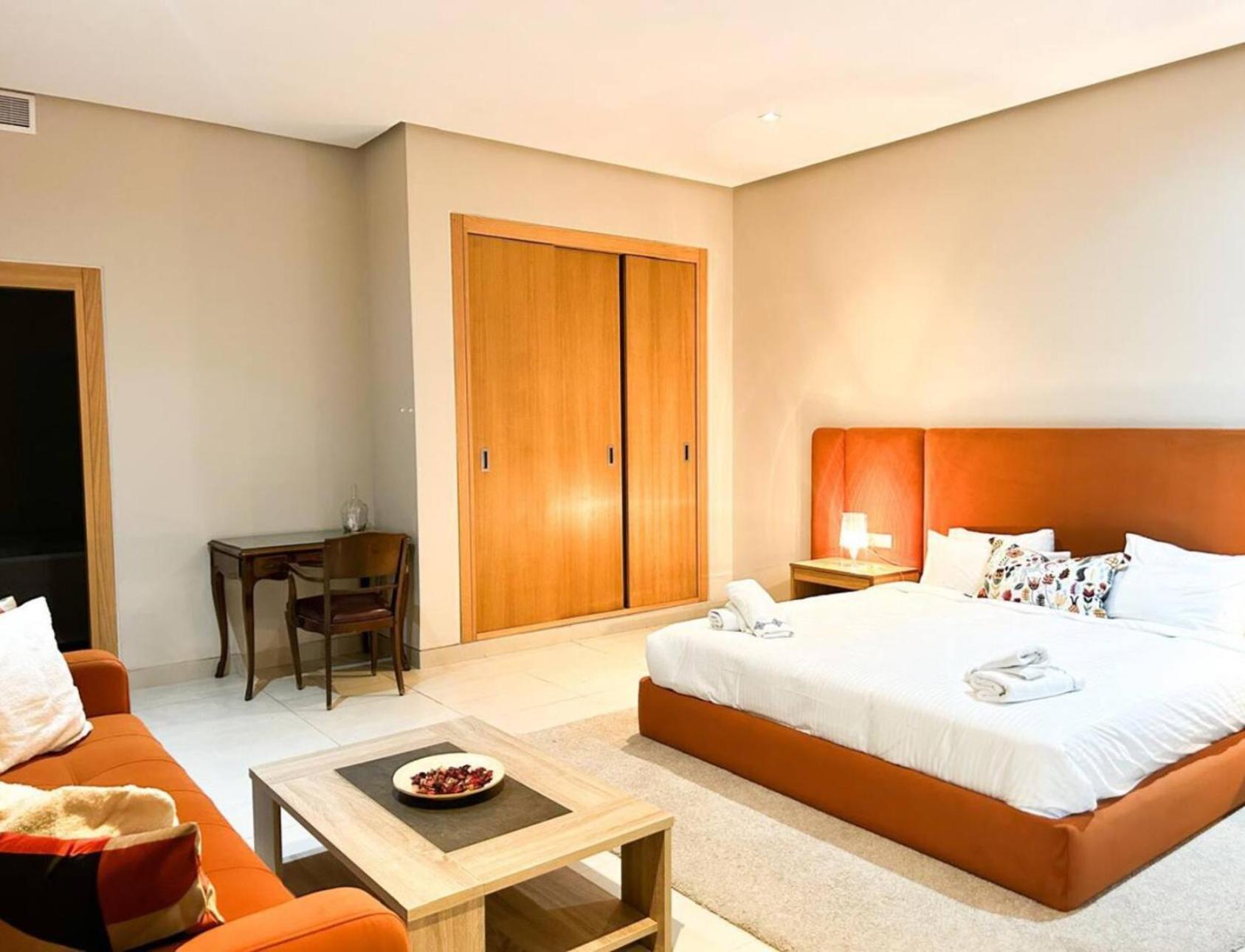 Front With Pool Casablanca